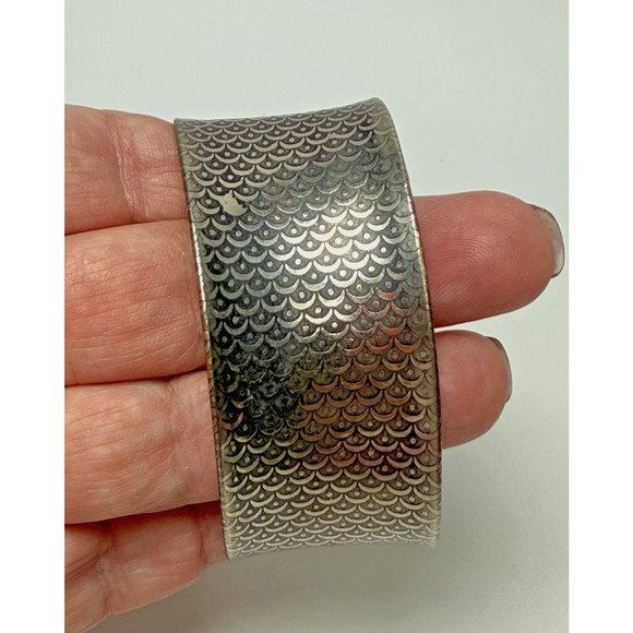 Vintage Dragon Fish Scale Embossed Silver Tone Concave Wide Cuff Bracelet Unique - Picture 1 of 6